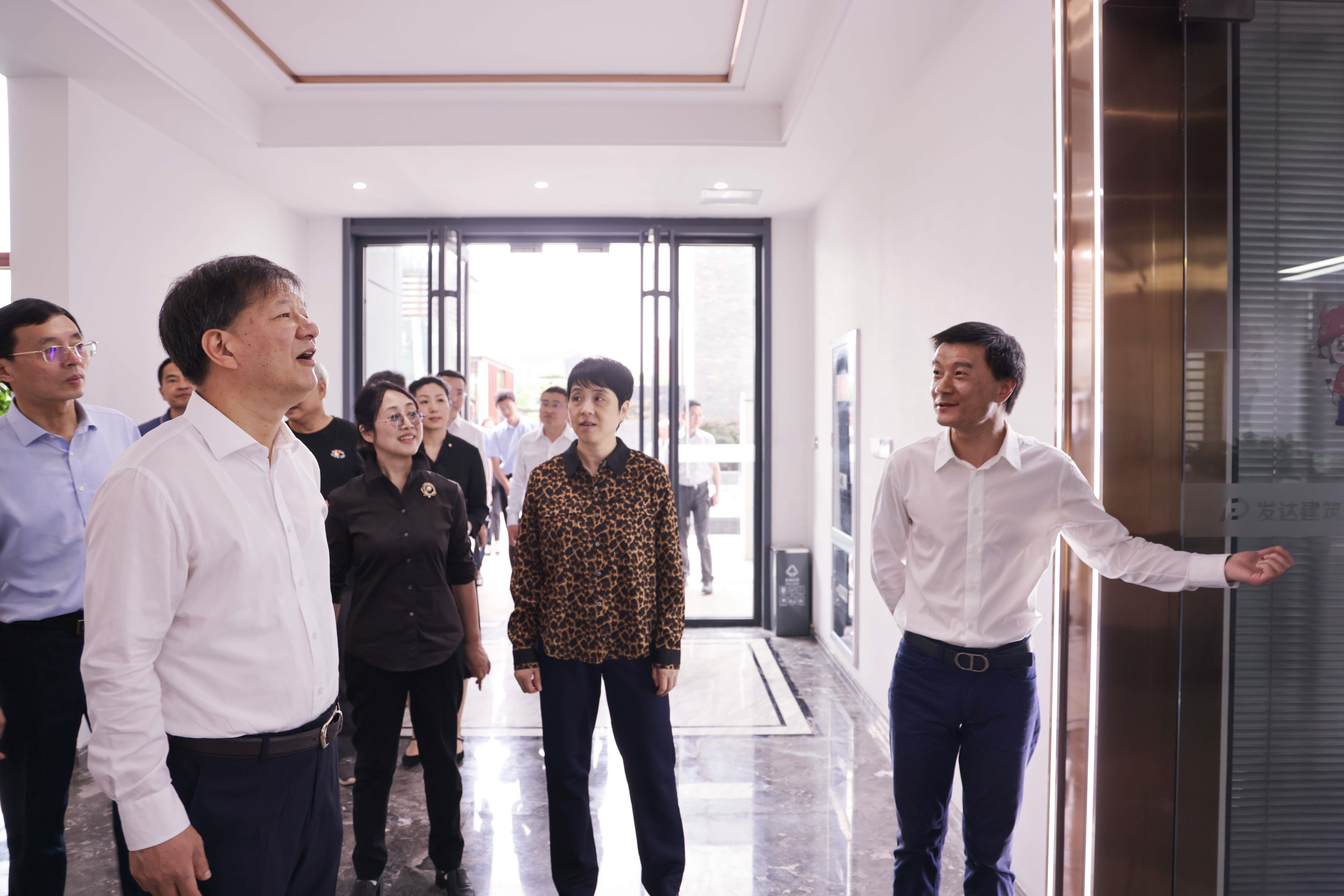 省委常委、省委統戰部部長(cháng)陳興超一行蒞臨發(fā)達控股集團調研指導